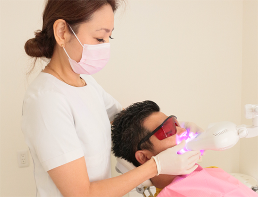 セルフホワイトニング施術の様子